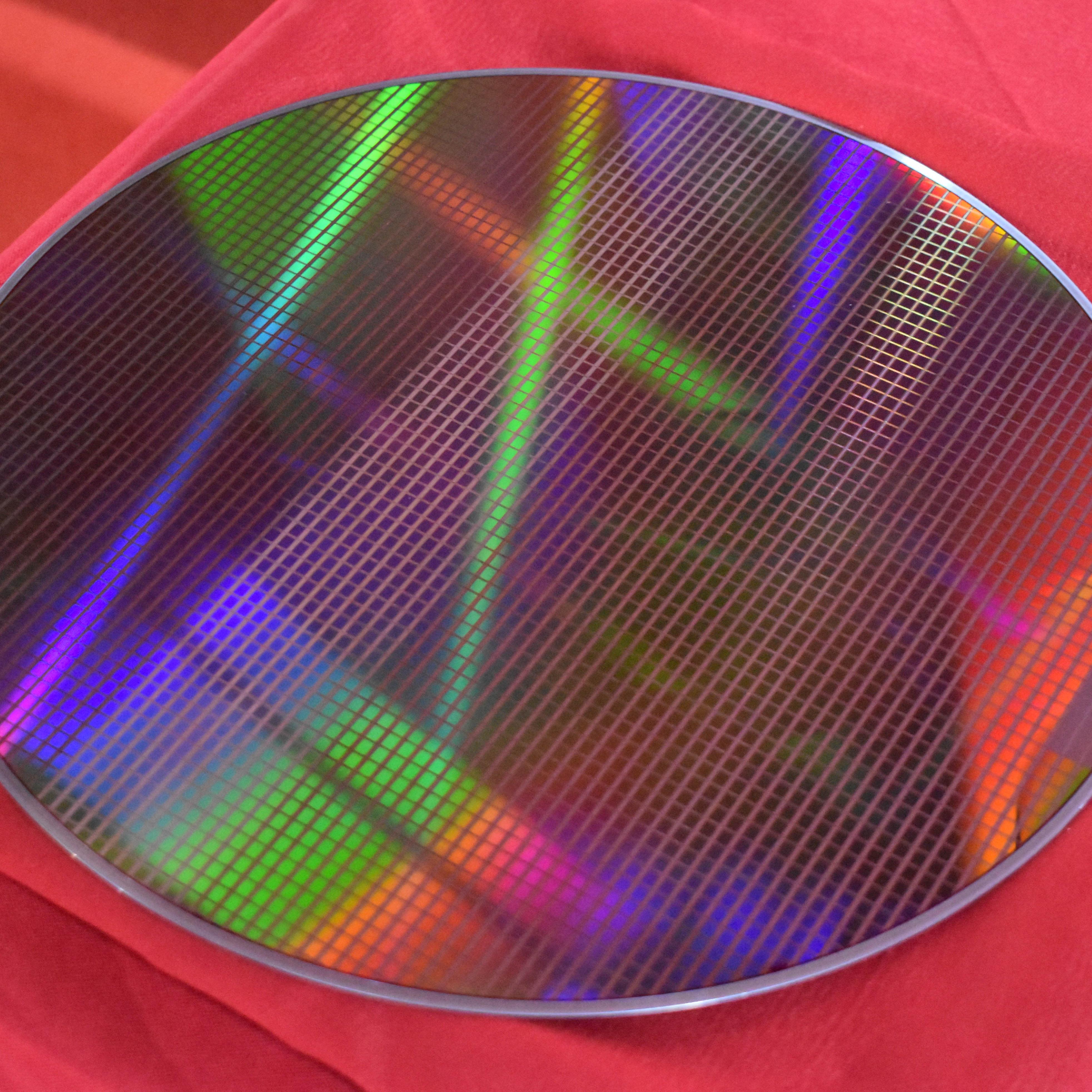 格科微12英寸CIS集成电路特色工艺研发与产业化项目BSI产线投片成功!